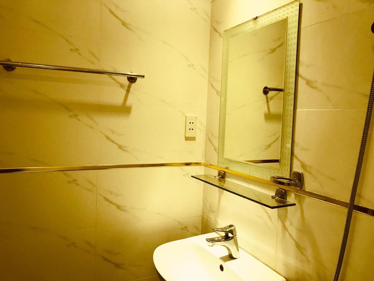 Quynh Anh Hotel Хошимин Екстериор снимка